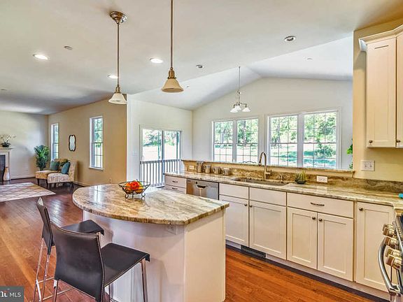 2nd image of 104 Barbaro Ct