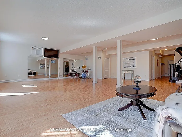 16 Gracedale Dr — Photo 35