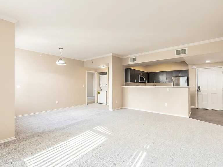 101 San Fernando — Photo 23