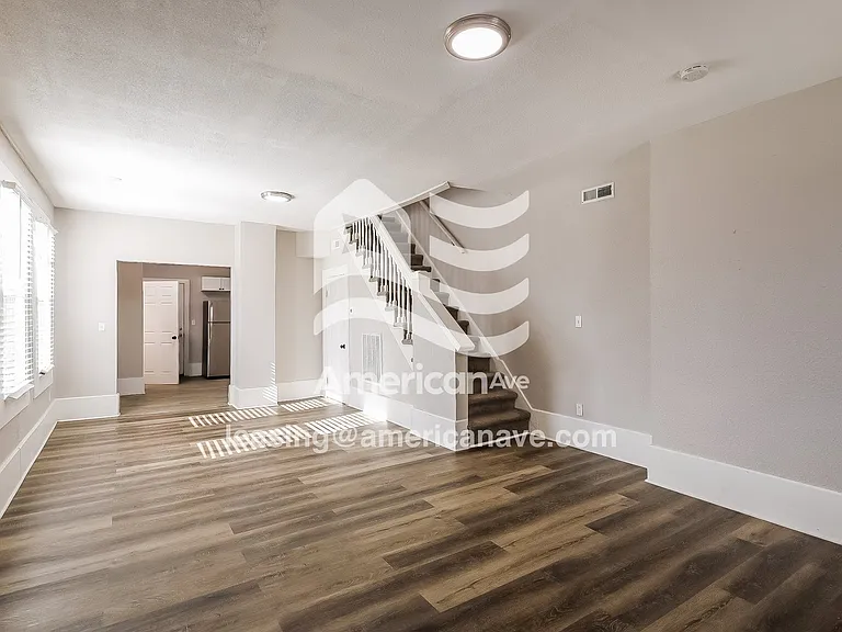 857709_003_wm_-_living_room_13327375.jpg