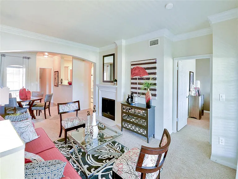 Bentley Place Apartments — Photo 5