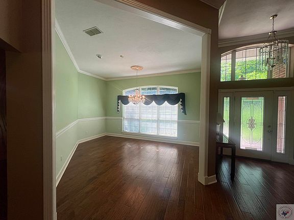 4th image of 8401 Tigres Ave