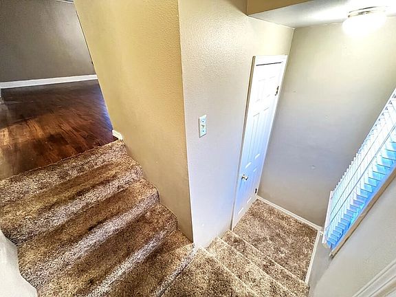3rd image of 211 15th Ave S