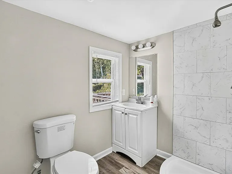 403 Spring Ct — Photo 15