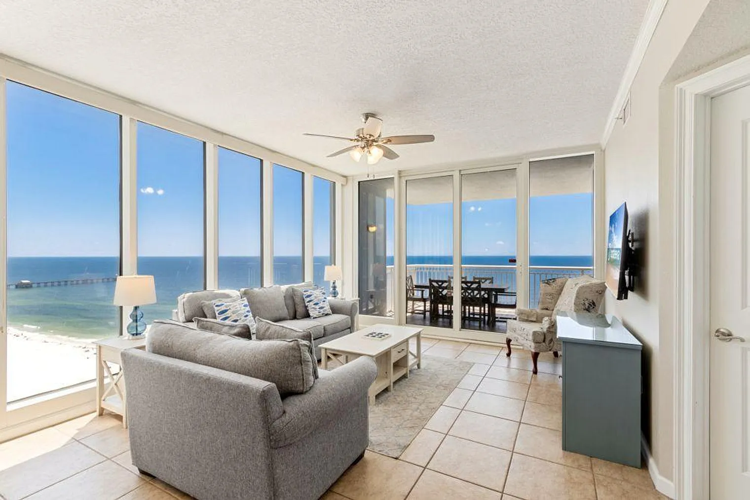 4 bed, 4.0 bath, 925 sqft, $5,222 — Photo 2