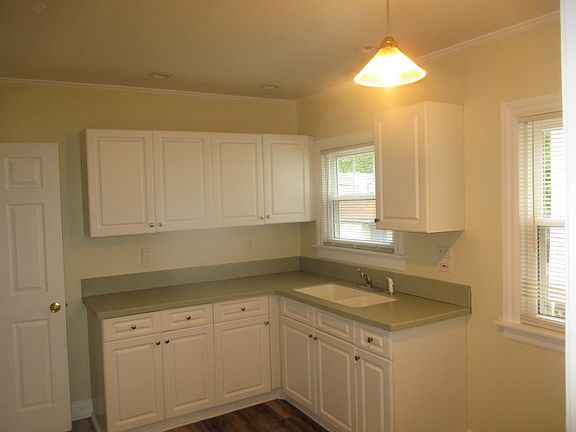 4th image of 8322 White Oak Ave