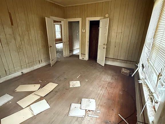 4th image of 1810 Midway St