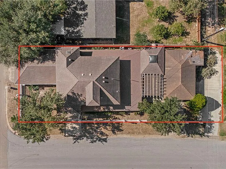 800 W Chaparral St — Photo 2