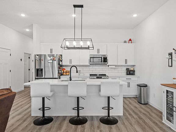 5th image of 20209 Prairie Dr