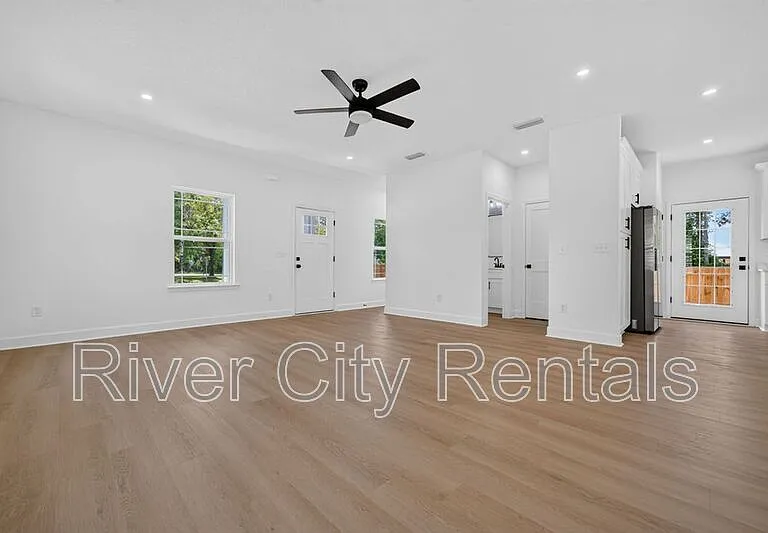 1181 Floyd St — Photo 5