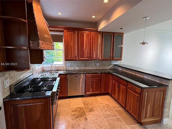 4th image of 10271 E Bay Harbor Dr APT 4
