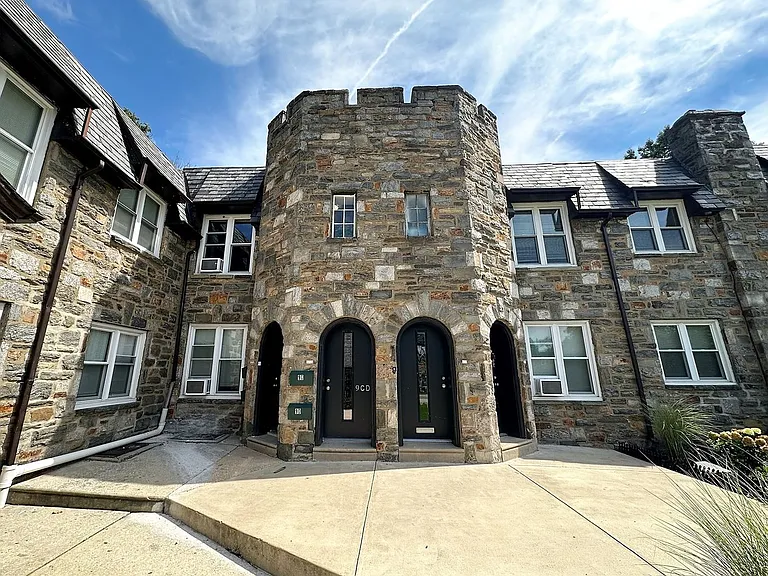 Greenside Manor — Photo 8