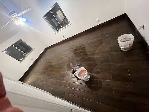 Tall ceilings, new floors!