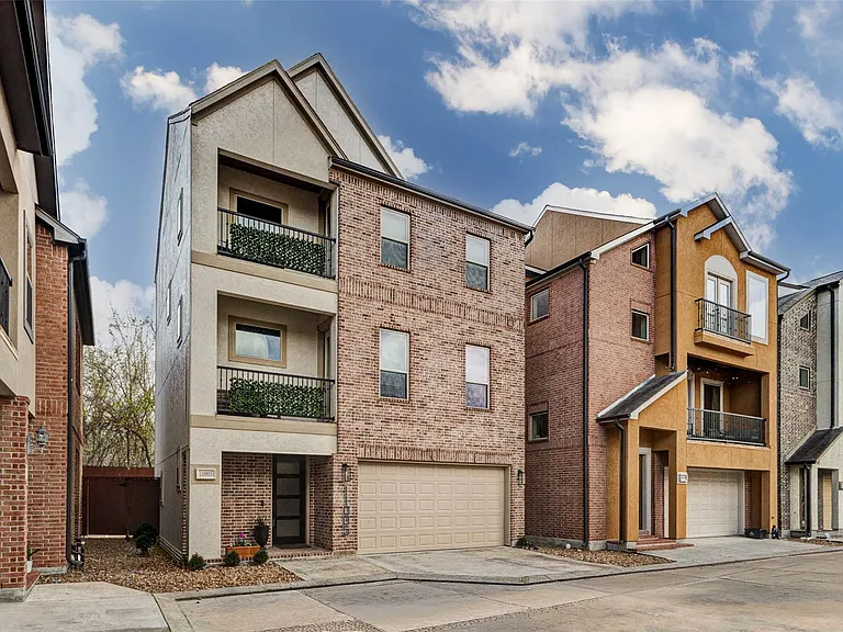 11005 Upland Forest Dr — Photo 3