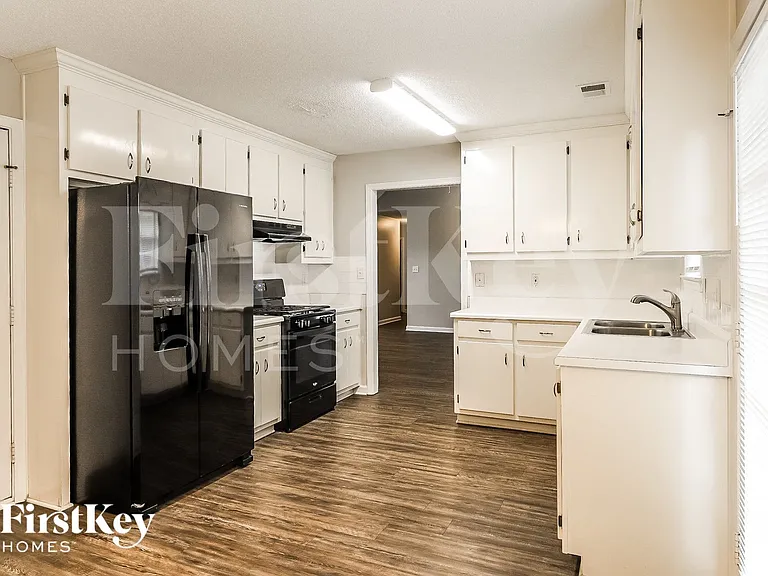 120 Kent Dr — Photo 8