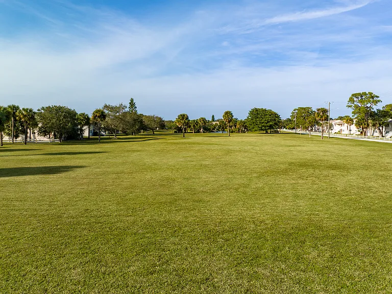 Vetra Indian Harbour Beach — Photo 16