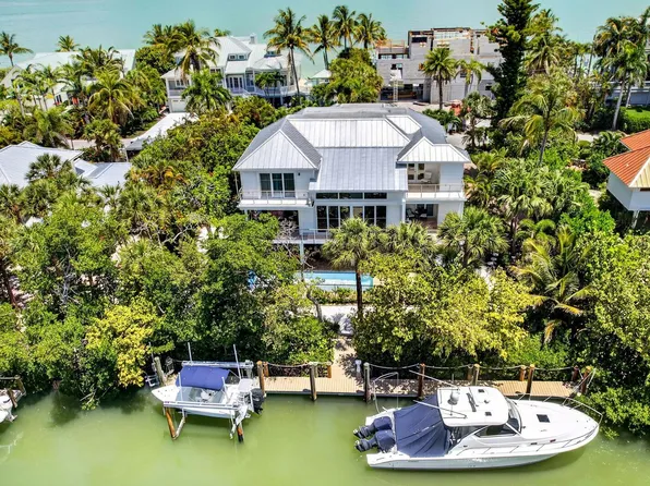561 Lighthouse Way, Sanibel, FL 33957