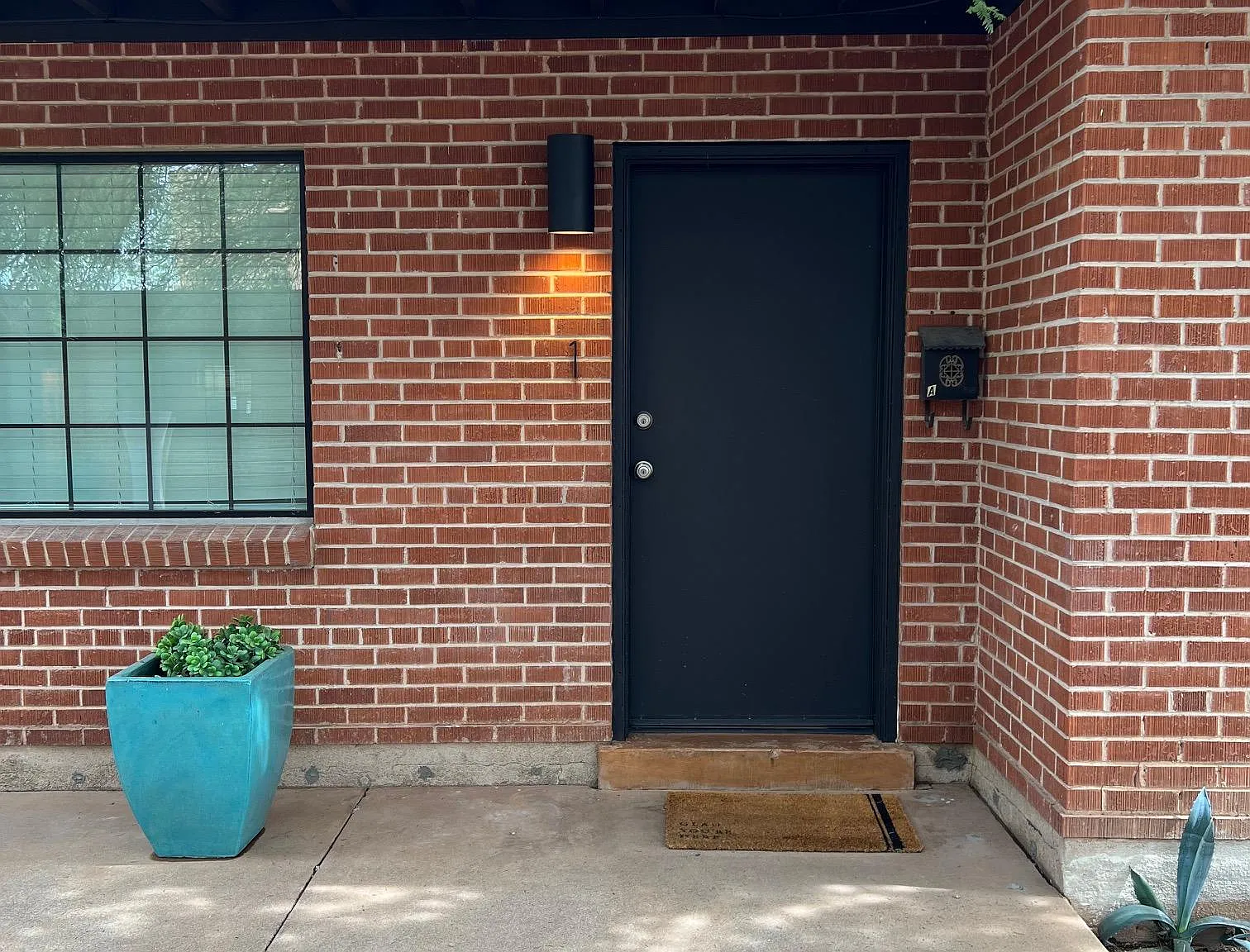 2 bed, 825 sqft, $1,700 — Photo 1