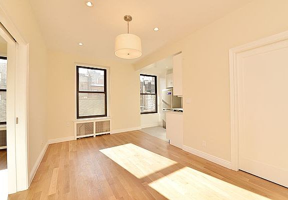 3rd image of 30 W 9th St APT 4D