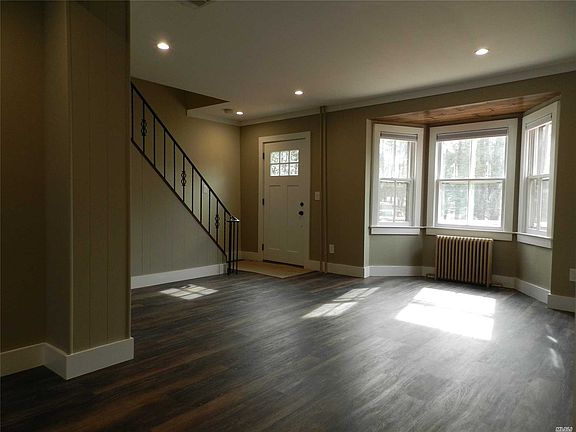 3rd image of 77 Boulevard Ave