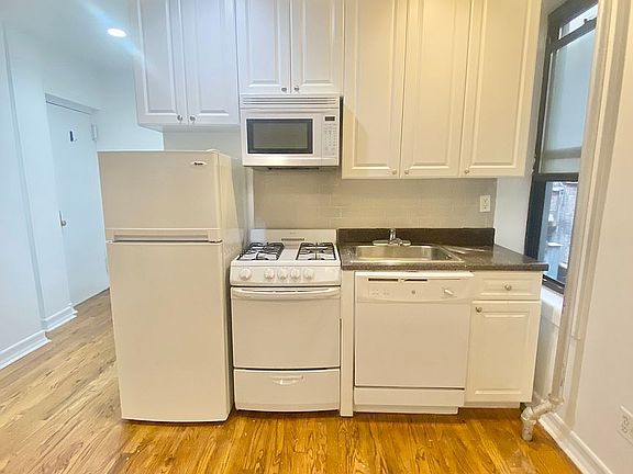 3rd image of 413 E 70th St #5C