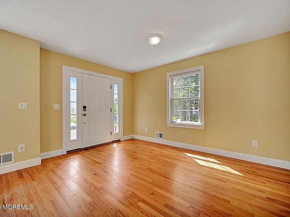 5th image of 15 Griggs Ave