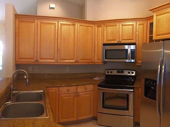 4th image of 1327 SW 47th Ter