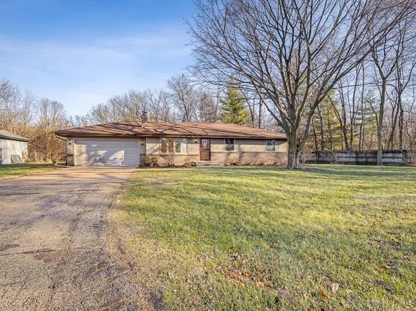 8755 Mariner Dr, Machesney Park, IL 61115