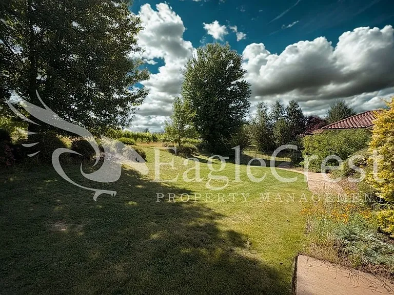 44 Vinehill Dr — Photo 65