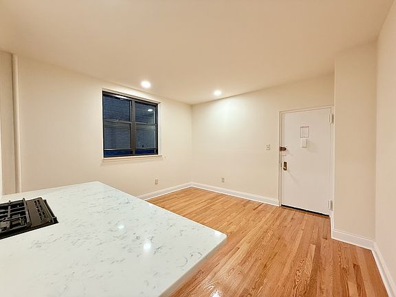 4th image of 112 E 90th St APT 2c