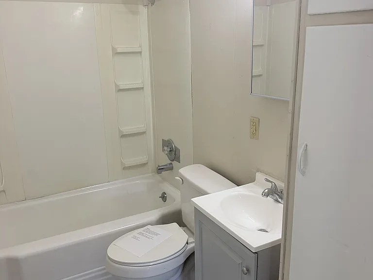 2440 Ulrich Ave — Photo 9