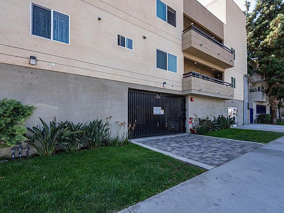 3rd image of 11740 Vanowen St #204