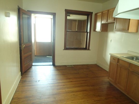 4th image of 934 N Kedvale Ave