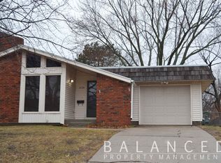 2725 SW Arrowhead Rd, Topeka, KS 66614