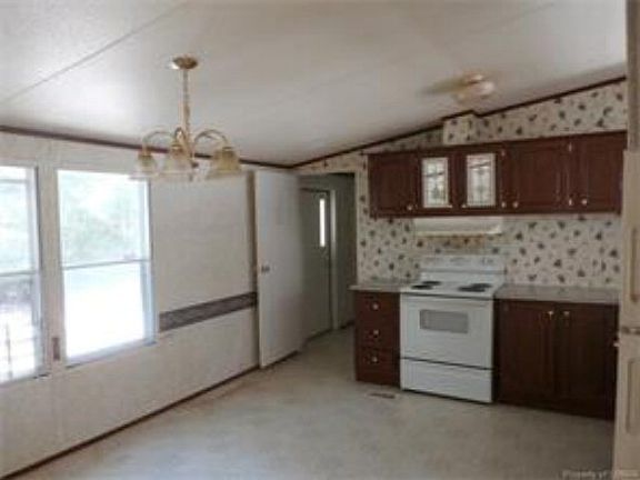 4th image of 268 Lewis Ln