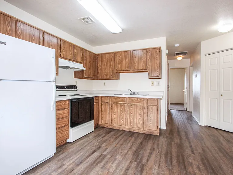 8460 E Lakeshore Dr — Photo 5