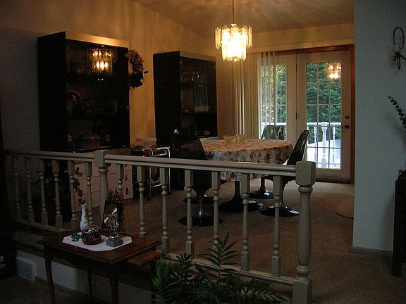 5th image of 943 Rolling Meadows Dr