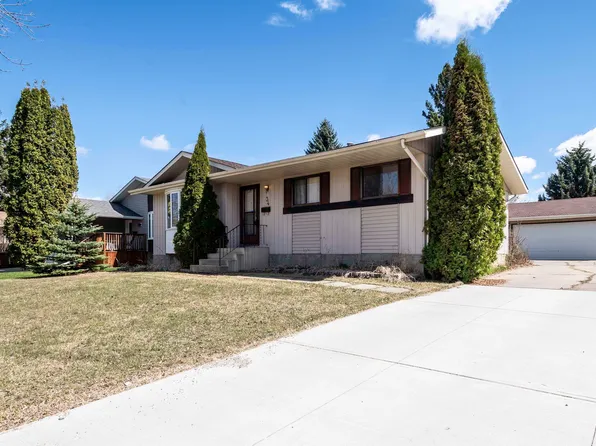 34 Abbey Cres, Saint Albert, AB T8N 2X2