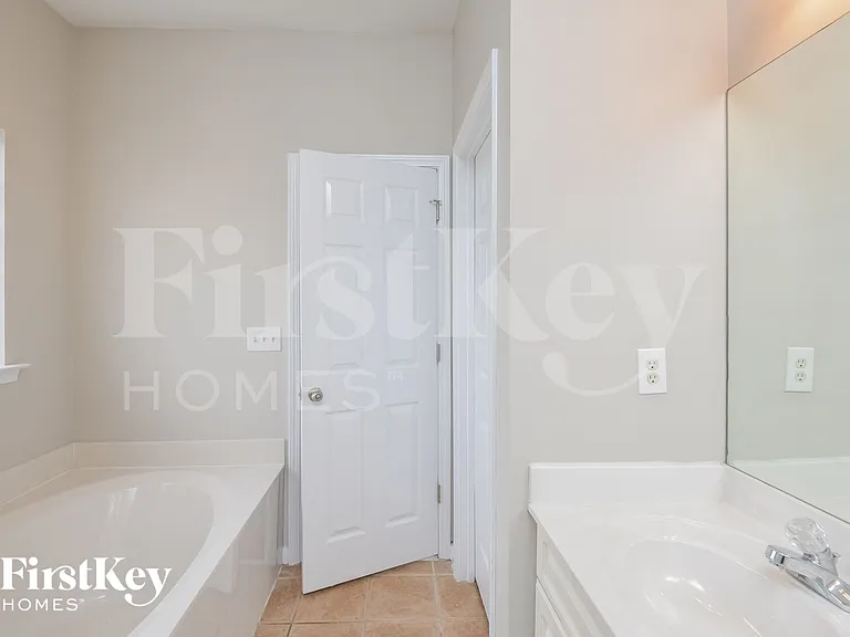 1000 Medinah Dr — Photo 10