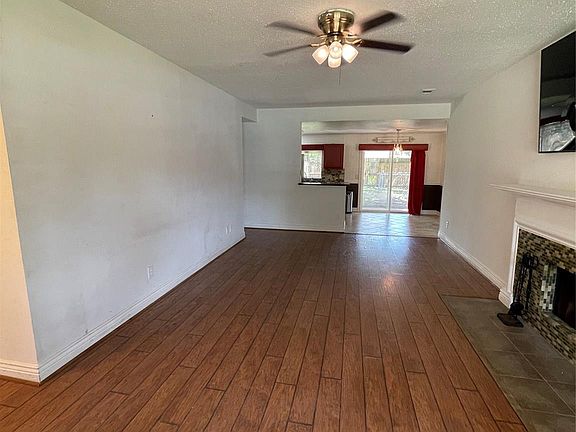 3rd image of 2503 Parkview Dr
