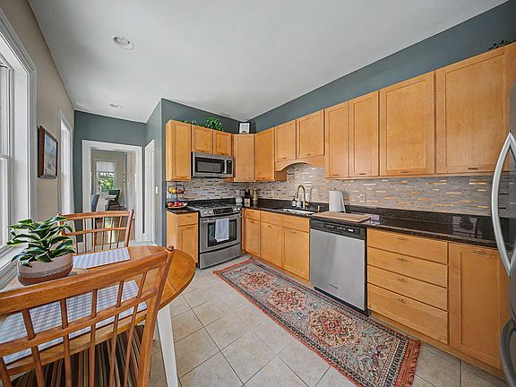3rd image of 223 E 2nd St