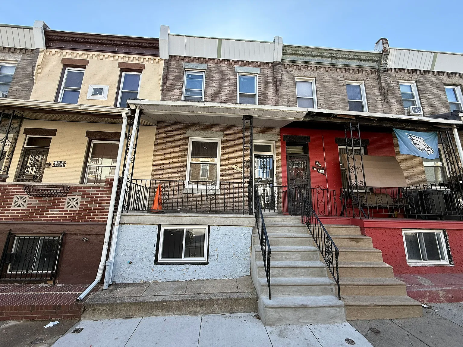 Newly Renovated 3 Bedroom W/Centrail Air & Laundry — Photo 2