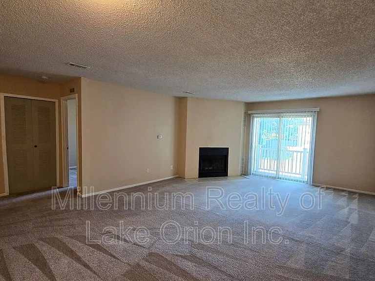 25 Louck St #16 — Photo 3