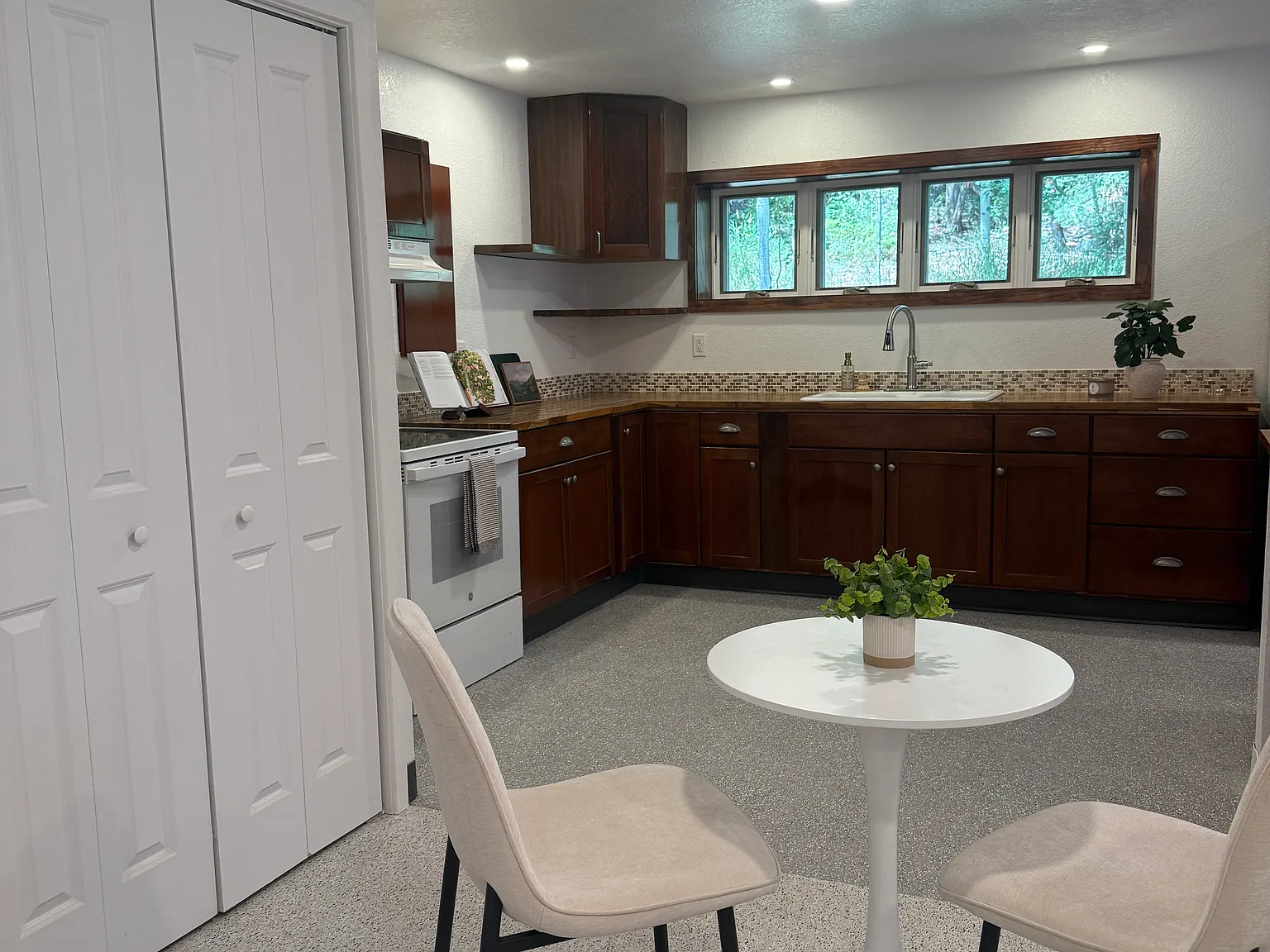 2 bed, $2,300 — Photo 3