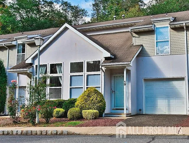 19 Parkside Dr photo 1