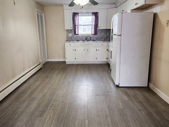 2nd image of 3 Paris St