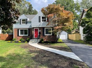 148 Garrison Rd, Williamsville, NY 14221