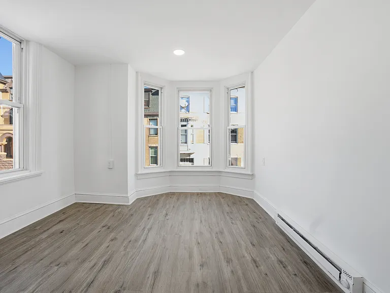 157 W Washington St — Photo 13