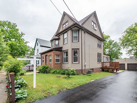 2nd image of 418 Lawn Ct