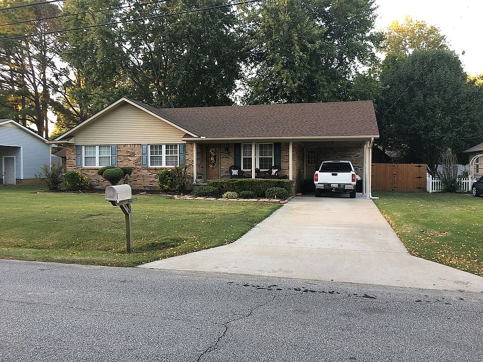 1st image of 828 Pennell Ln
